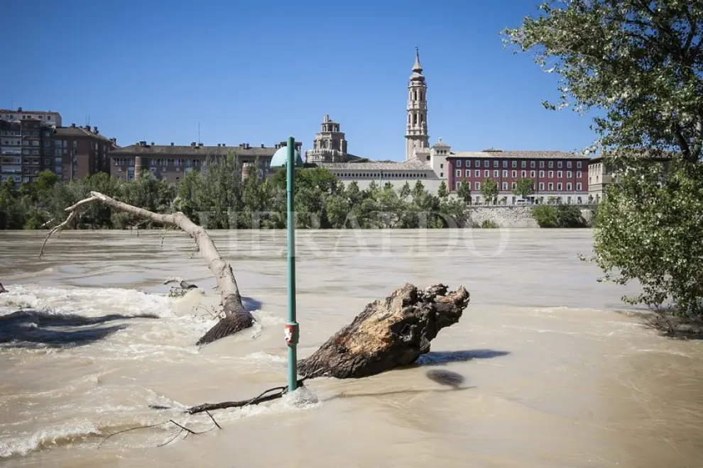 Crecida del Ebro en 2013 a su paso por Zaragoza