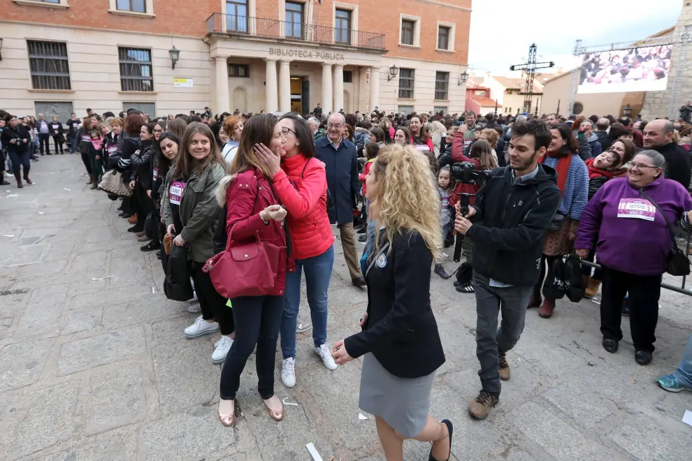 Cadena de besos en Teruel