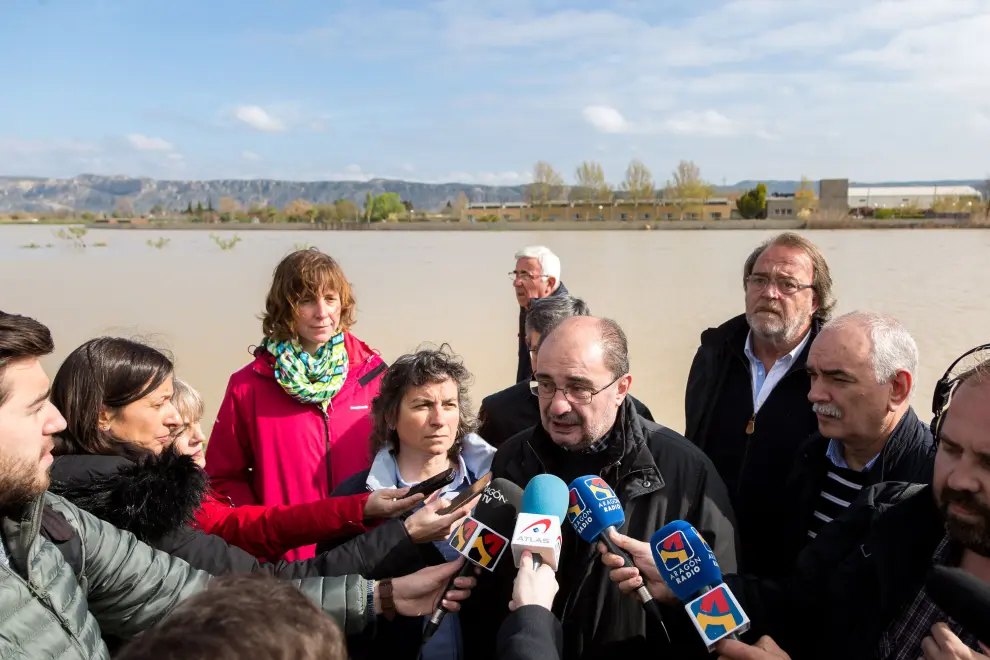 El presidente Javier Lambán sigue de cerca la situación del Ebro este sábado