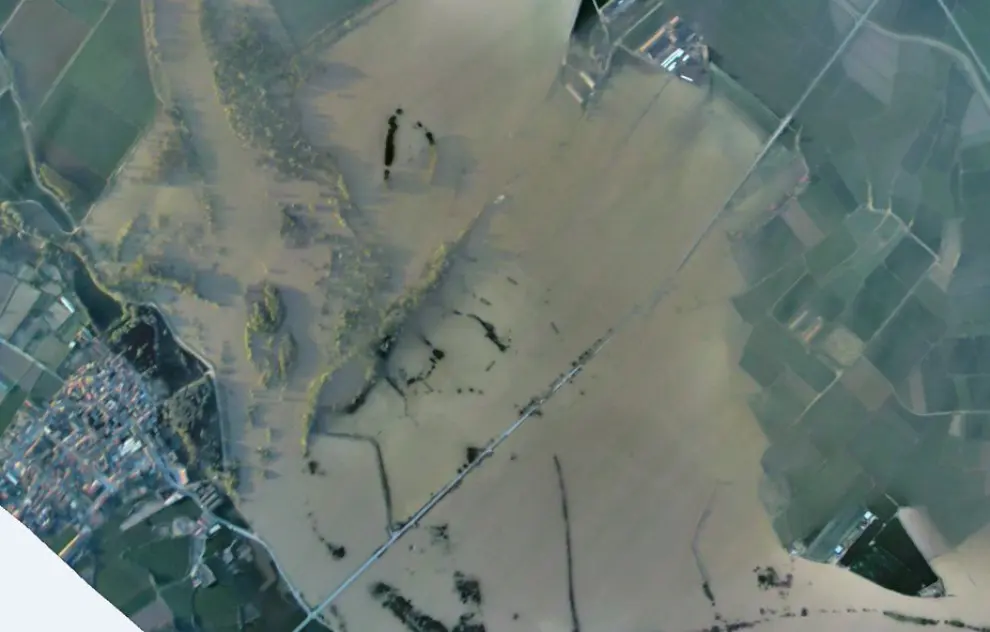 Imágenes aéreas de la crecida del Ebro difundidas por la CHE