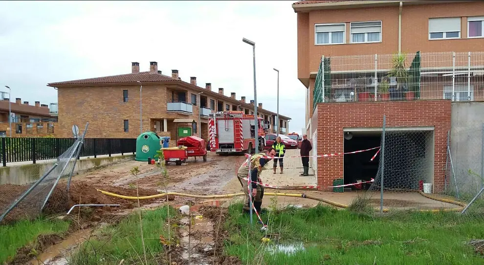 Bomberos de la DPZ han achicado agua en Sobradiel