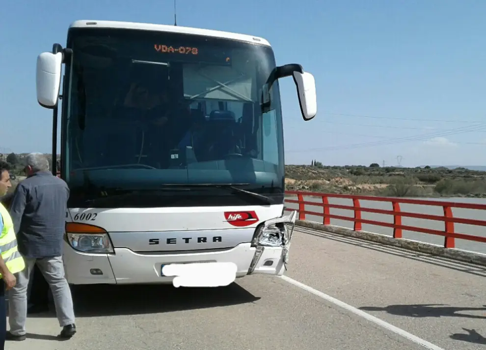 Los pasajeros del autobús accidentado han salido ilesos.
