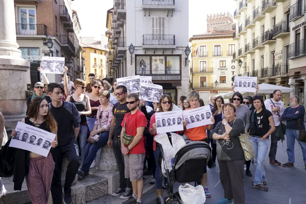Protesta contra la sentencia de La Manada en la Plaza del Torico