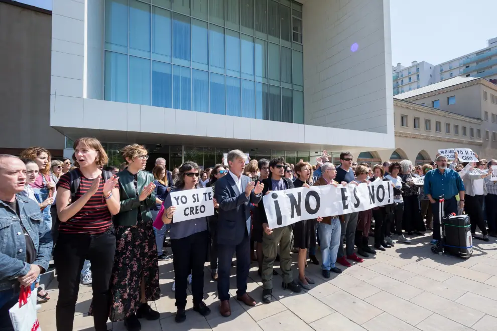 Concentración en Zaragoza de trabajadores municipales contra la sentencia a los miembros de La Manada