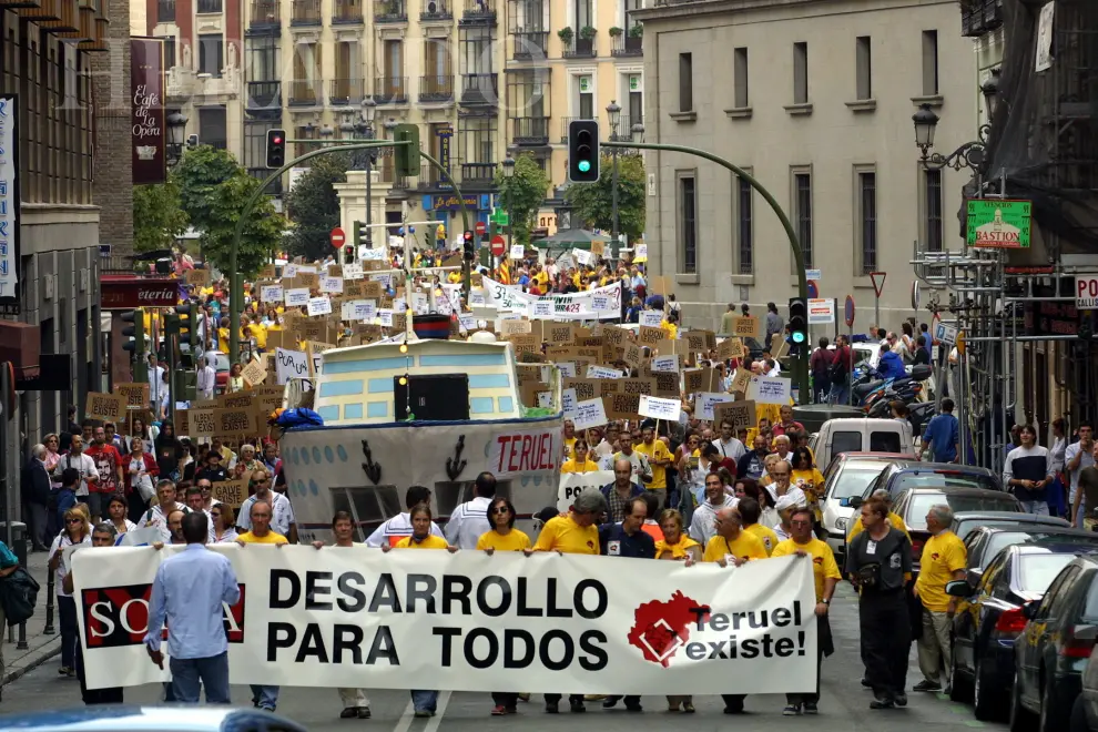 Teruel Existe y Soria Ya se unen en Madrid el 27 de septiembre de 2003 para clamar contra el olvido