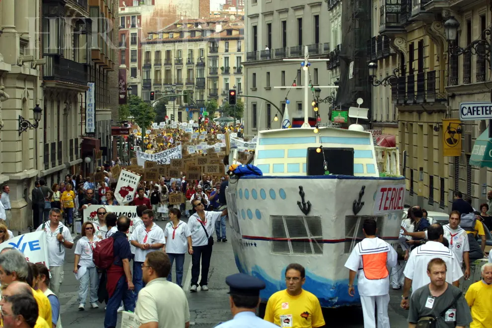 Teruel Existe y Soria Ya se unen en Madrid el 27 de septiembre de 2003 para clamar contra el olvido.