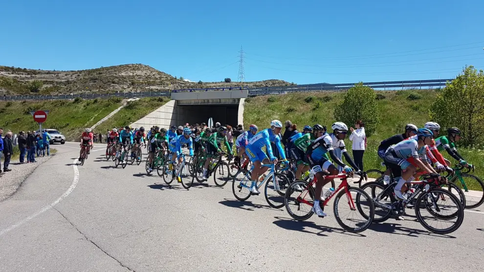 Sabiñánigo se vuelca con Jorge Arcas y Jaime Castrillo en la salida de la Vuelta Aragón