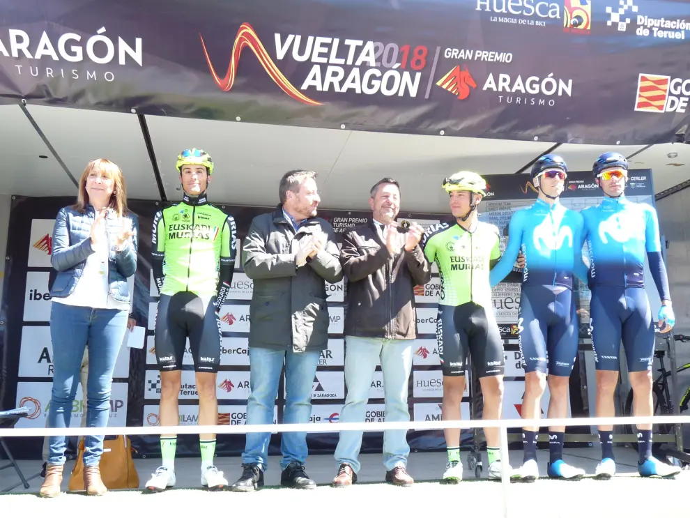 Sabiñánigo se vuelca con Jorge Arcas y Jaime Castrillo en la salida de la Vuelta Aragón