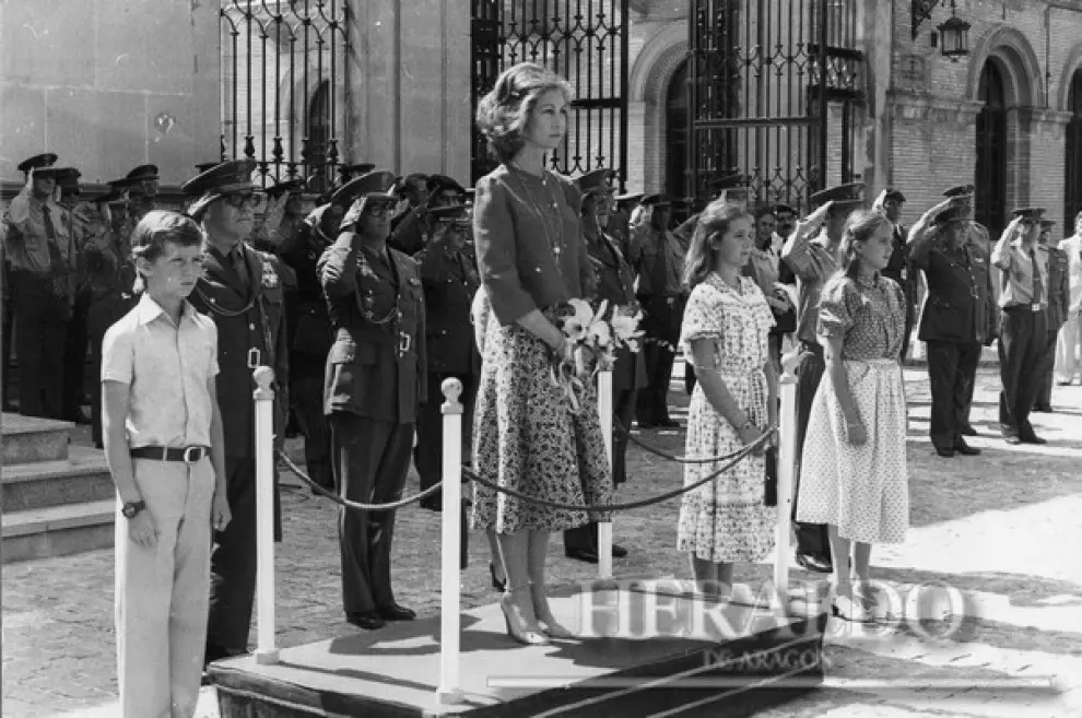 El entonces príncipe junto a doña Sofía y las infantas, durante un acto en la Academia General Militar en junio de 1979