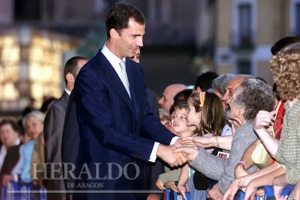 El príncipe Felipe preside la inauguración de la exposición "Ilustración y proyecto liberal. La lucha contra la pobreza" en la Lonja de Zaragoza el 26 de septiembre de 2001