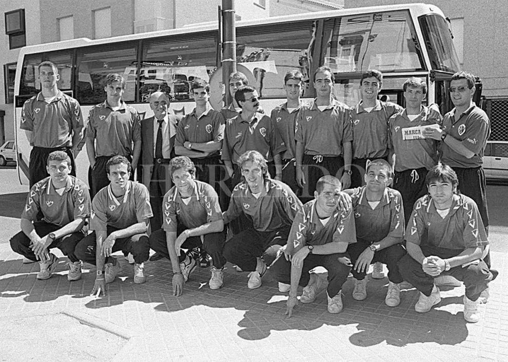 El equipo de la SD Huesca posando en septiembre de 1996 | Javier Blasco
