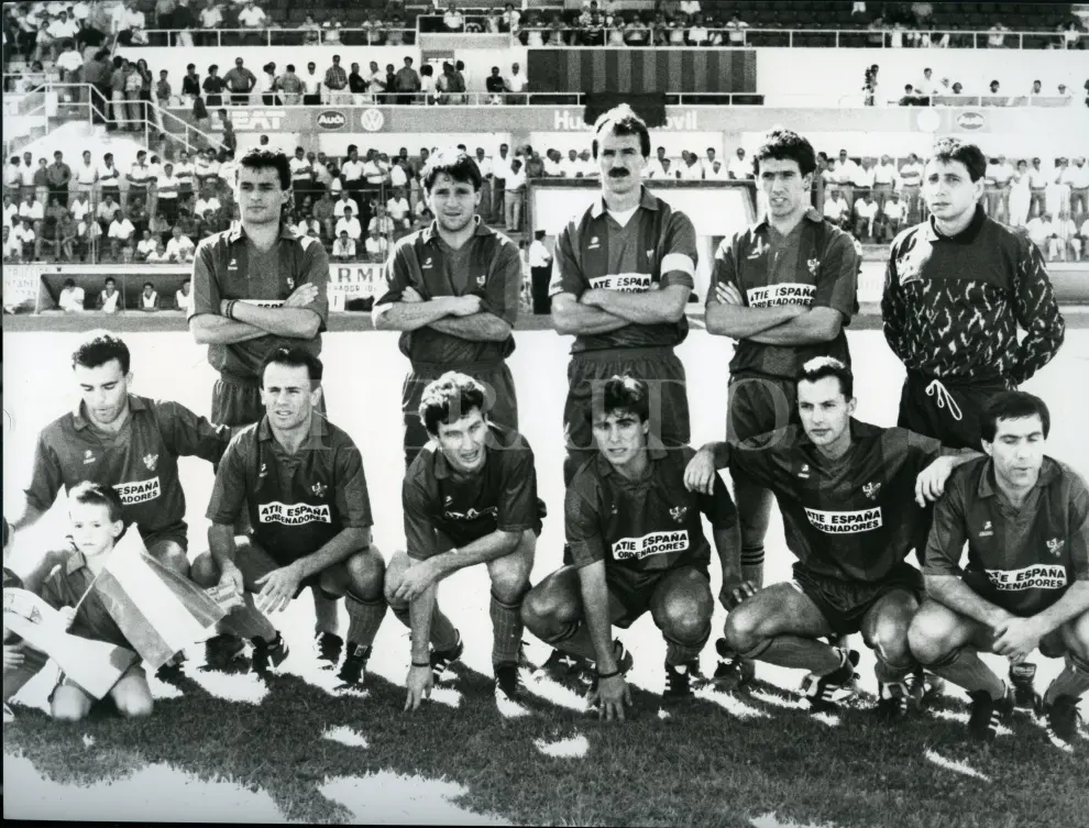Once inicial de la SD Huesca en El Alcoraz en un partido de la temporada 90-91 | Fernando Paules
