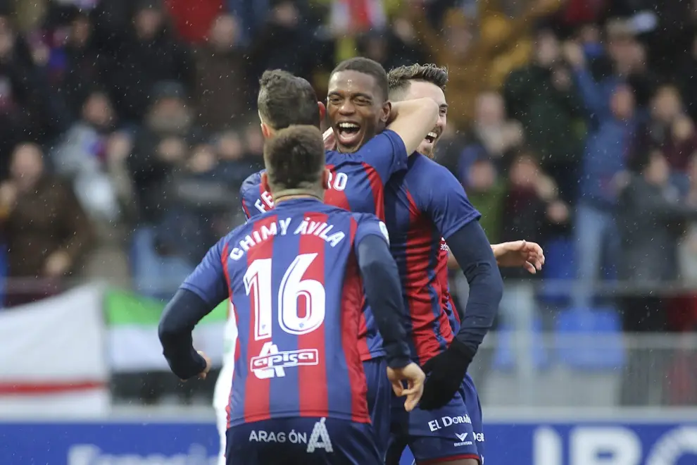 Partido SD Huesca - Cultural Leonesa. 1-0 (11 de febrero de 2018). Jair Amador celebra el gol junto a Ferreiro, Chimy Ávila y Moi Gómez | Rafael Gobantes