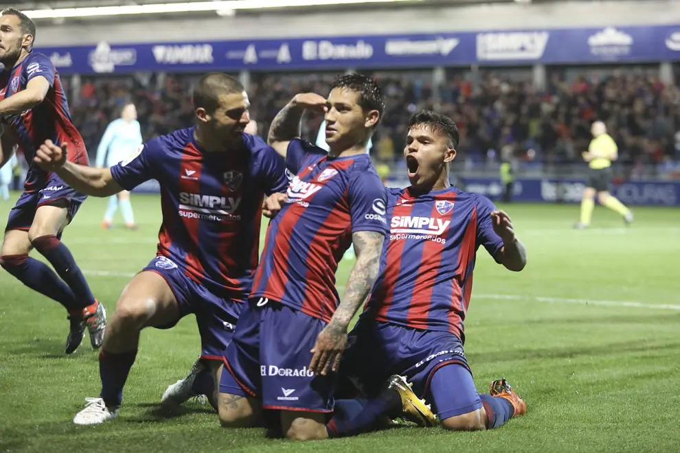Chimy Ávila, que celebra el gol en el centro, es otra de las grandes sorpresas del año. Solvente en todas las posiciones del ataque, ha marcado siete goles y ha repartido tres asistencias.
