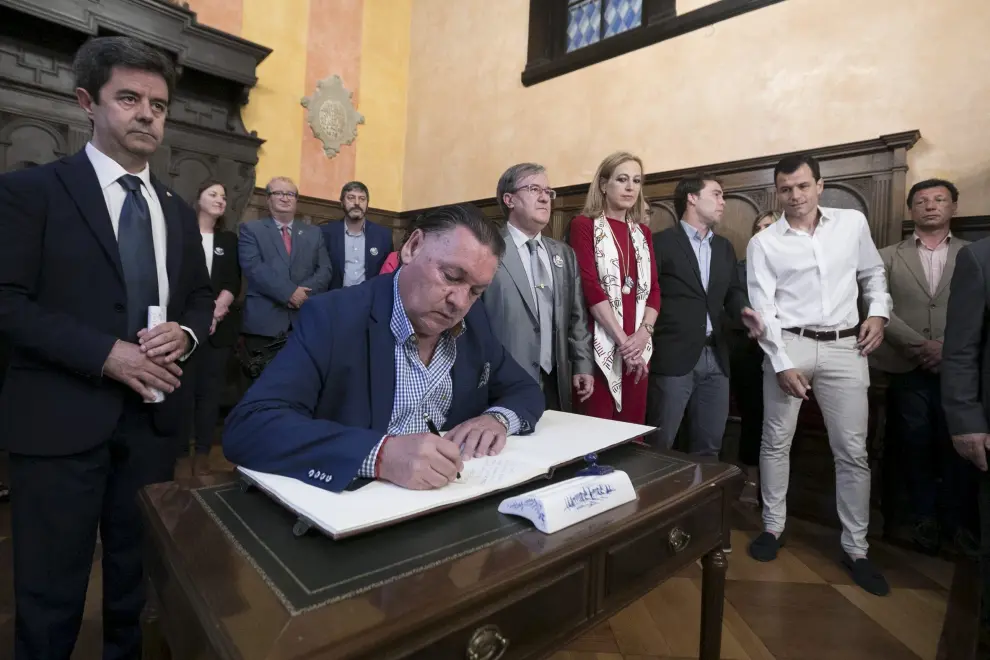 Recepción a la SD Huesca en el Ayuntamiento.
