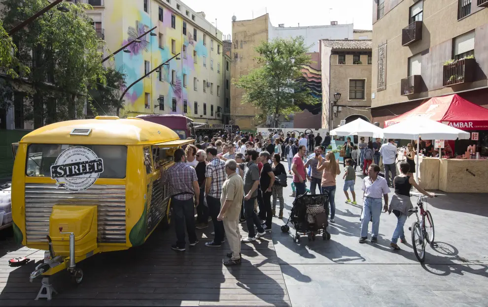 Festival de 'foodtrucks' en la plaza de Mariano de Cavia.