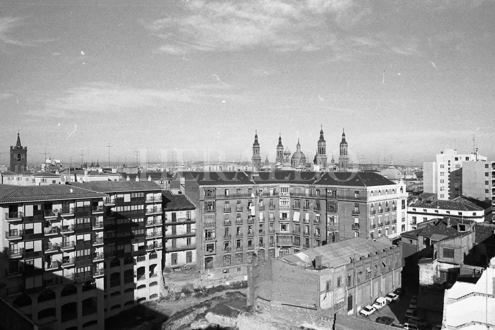 Vista de los restos del Teatro Romano de Zaragoza en 1988