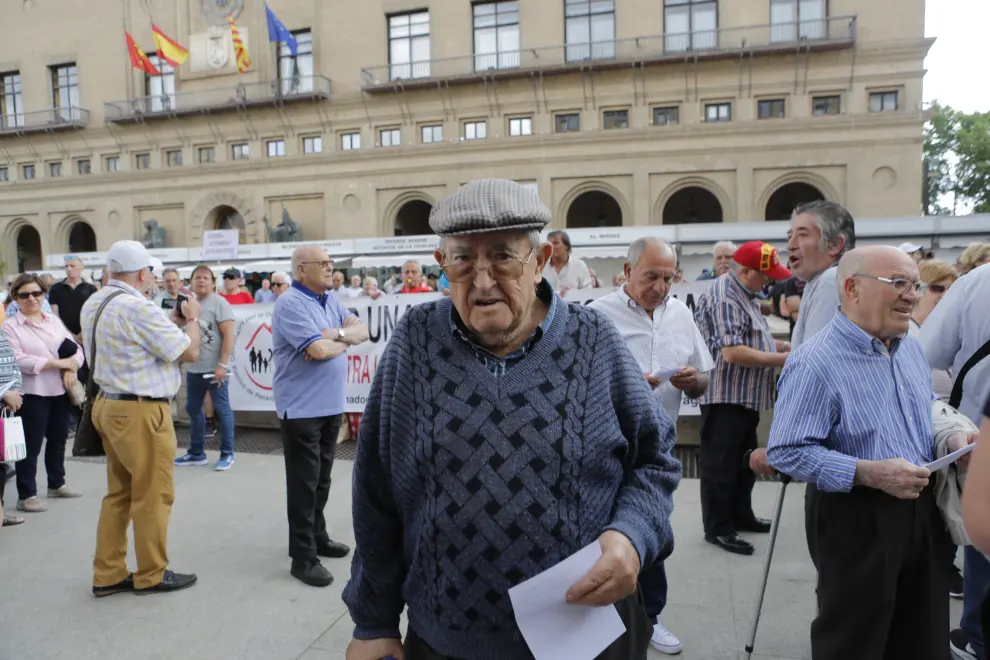 Una protesta por la pensiones y una pitada al Ayuntamiento