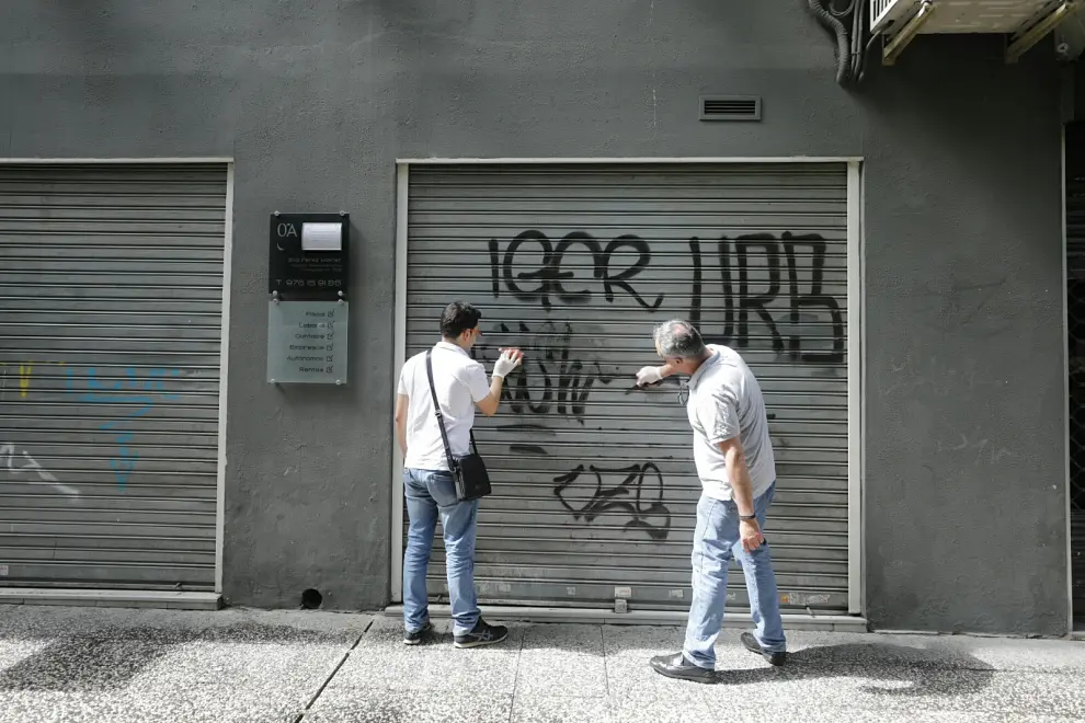 Limpieza de fachadas en la calle Moncasi de Zaragoza