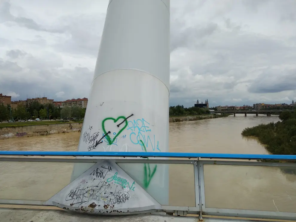 Vandalismo y abandono en varios elementos de la Expo 2008