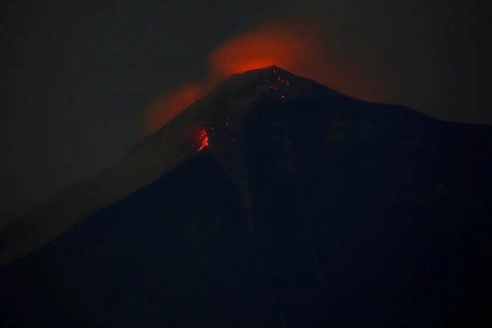 Cientos de evacuados por la erupción del volcán Fuego en Guatemala