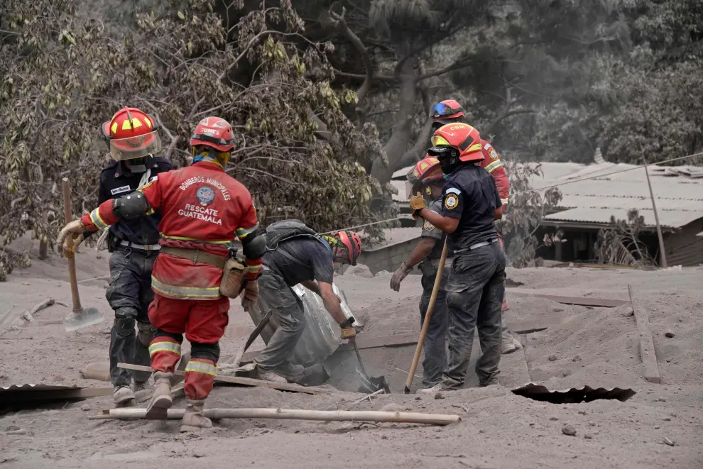 Los muertos por la erupción del volcán Fuego ya superan el centenar