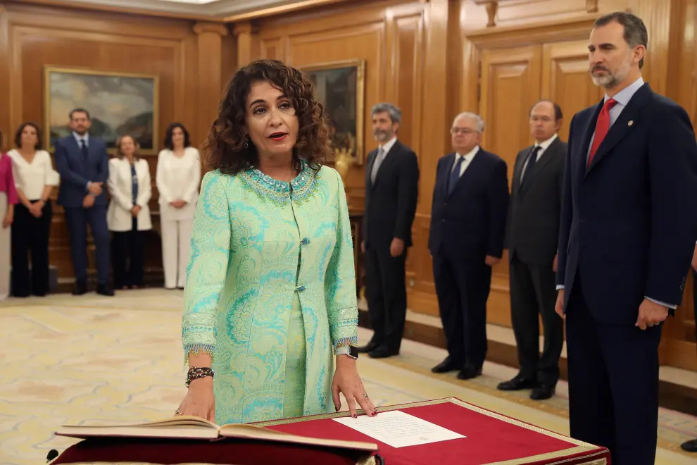 La ministra de Hacienda, María Jesús Montero, promete su cargo ante el Rey Felipe VI.