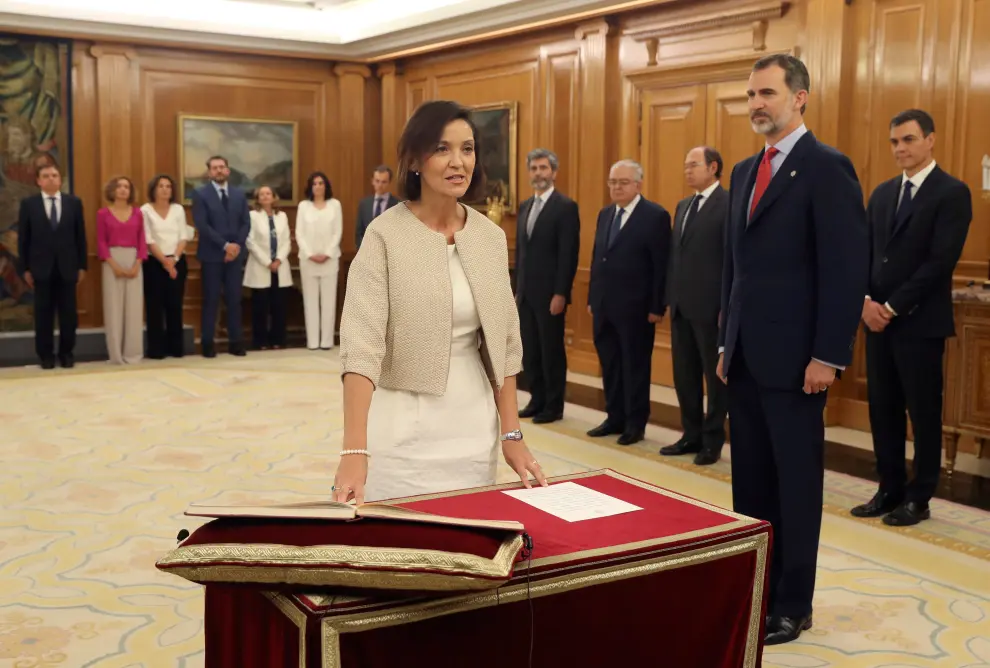 La ministra de Industria y Turismo, Reyes Maroto, promete su cargo ante el Rey Felipe VI.