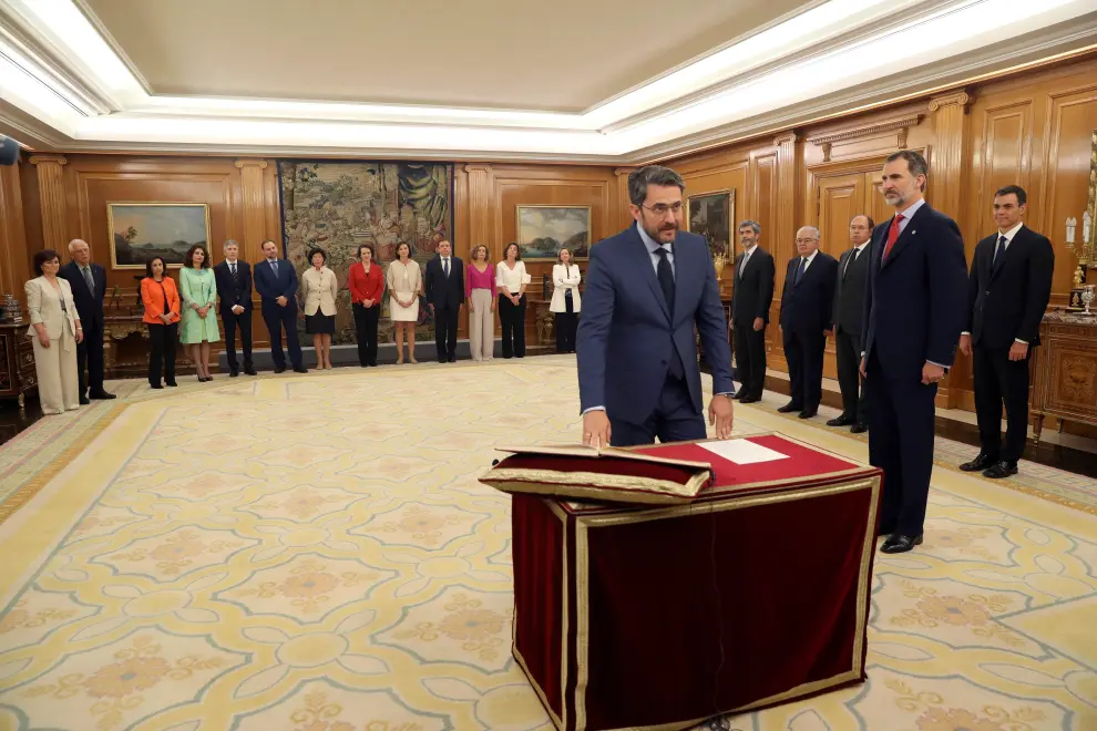 El ministro de Cultura y Deporte, Màxim Huerta, promete su cargo ante el Rey Felipe VI.
