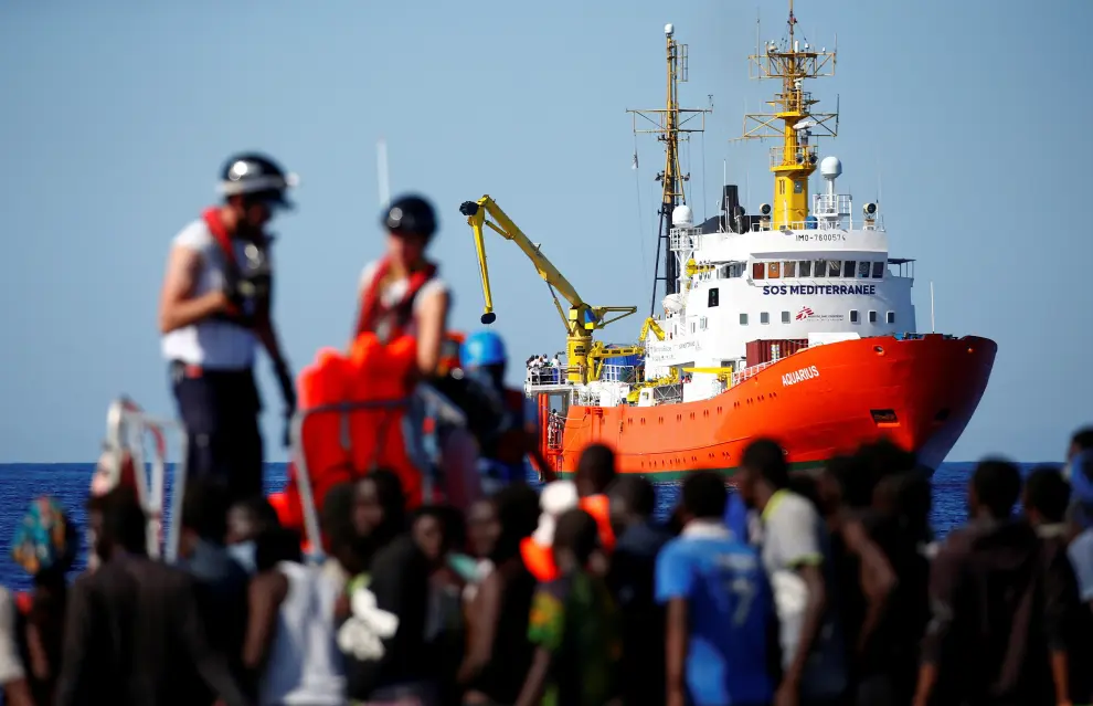 El barco Aquarius, 629 migrantes a bordo y sin un destino fijo