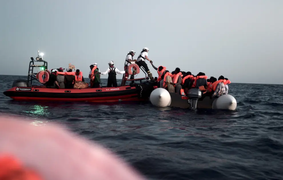 El barco Aquarius, 629 migrantes a bordo y sin un destino fijo
