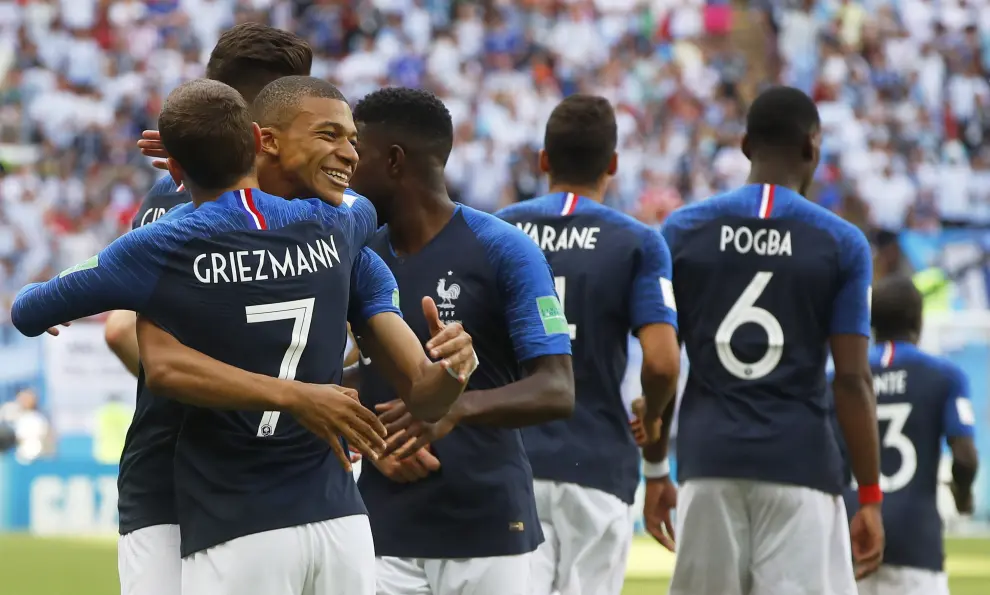 Francia derrota a Argentina y pasa a cuartos de final del Mundial