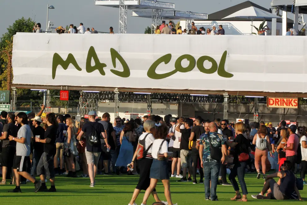 Miles de personas disfrutan del festival Mad Cool.