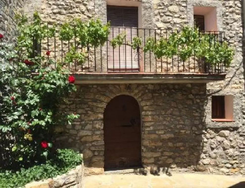 En Sopeira (Huesca) las casas tienen preciosos balcones ajardinados.