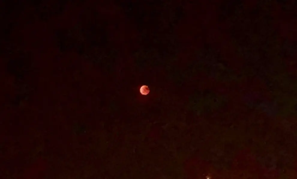 La luna roja desde Barbastro