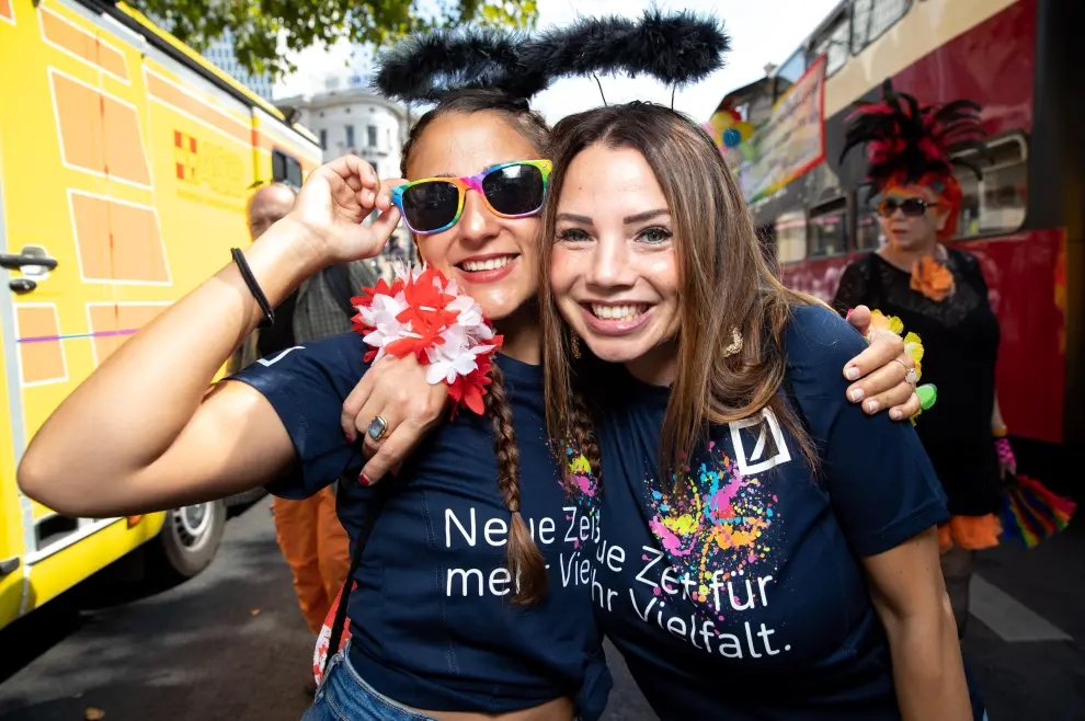 Multitudinario desfile del orgullo LGTB en Berlín