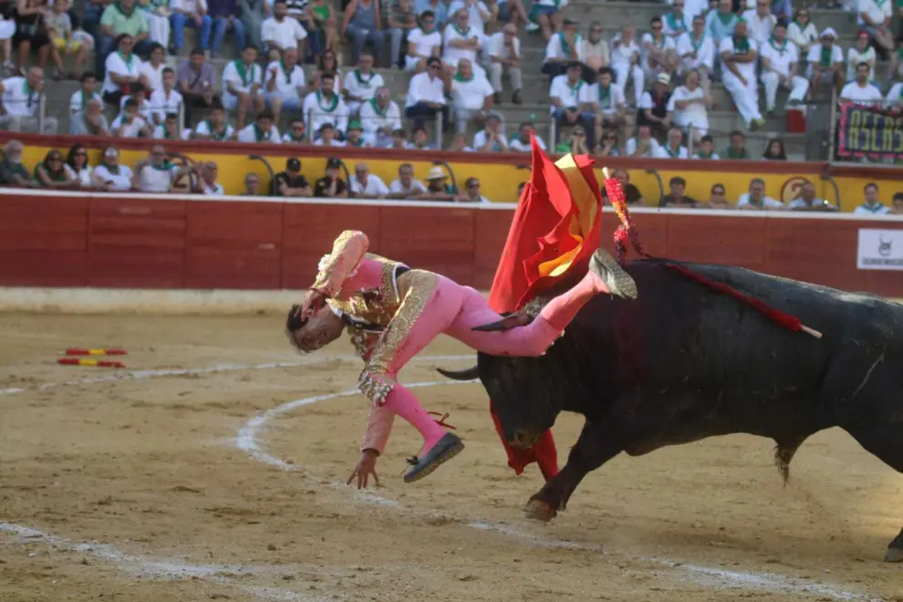 Serranito, herido por el segundo toro de la tarde