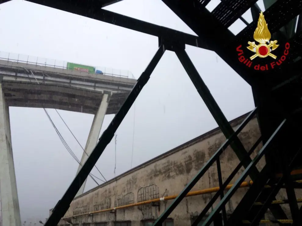 Decenas de muertos al desplomarse un viaducto en Génova