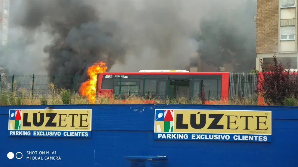 Arde un autobús de la línea 32 en la Bombarda