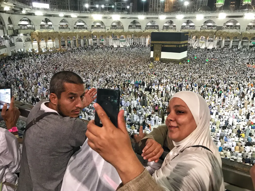 Dos peregrinos haciéndose un selfie