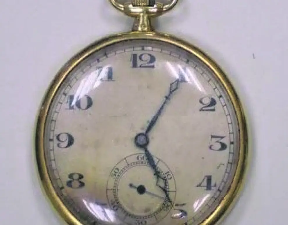 Reloj de bolsillo Longines. A la venta por 350 euros, es el más caro de los nueve que oferta en estos momentos el Gobierno aragonés. Es un reloj de bolsillo marca Longines, con oro de 18 kilates.