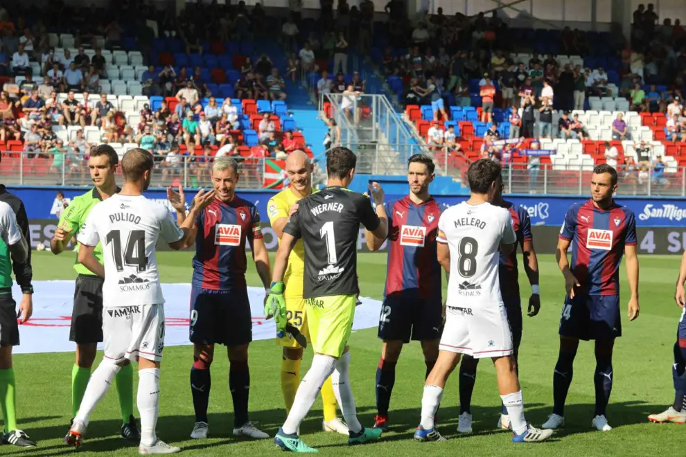 El Huesca debuta en Primera en Eibar