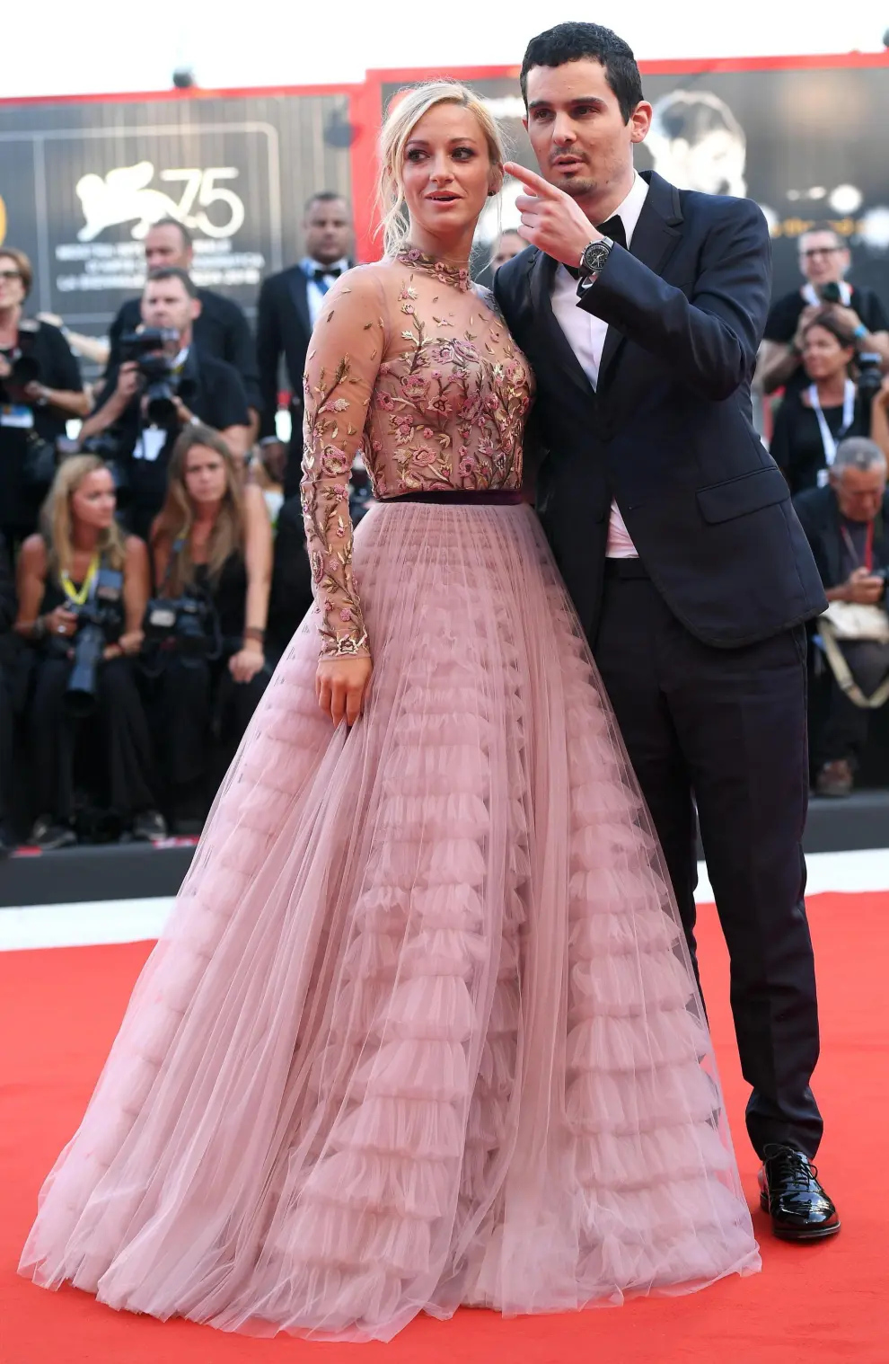 La actriz británica Olivia Hamilton y el director estadounidense Damien Chazelle