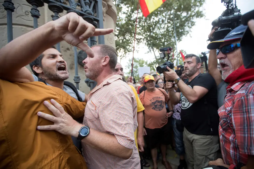 La polémica de los lazos amarillos sube de tono en Cataluña