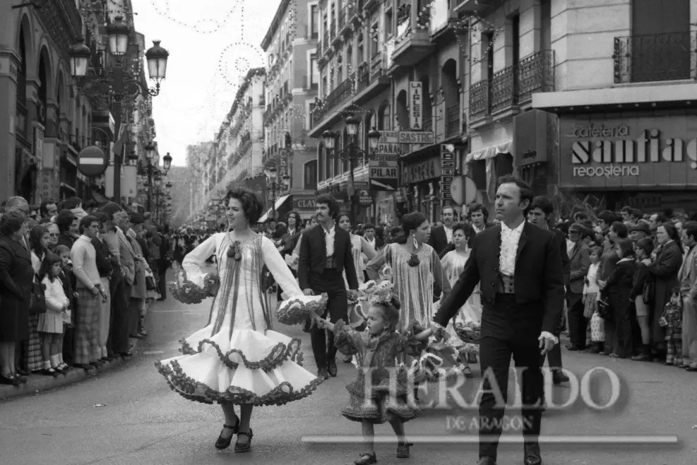 Ofrenda a la Virgen del Pilar en Zaragoza en 1974