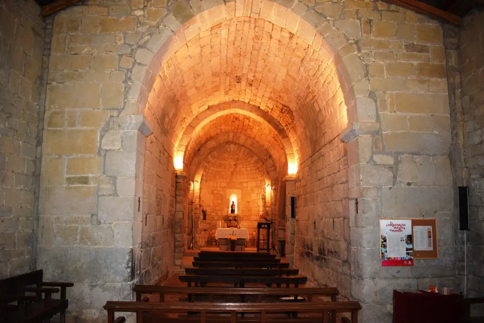 Interior de la iglesia de Cajigar