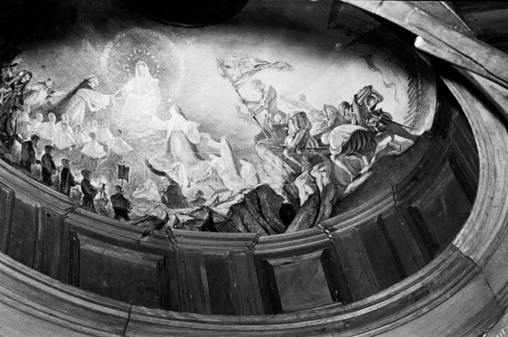 Detalle de una cúpula en el interior de la Basílica del Pilar, en los años 60