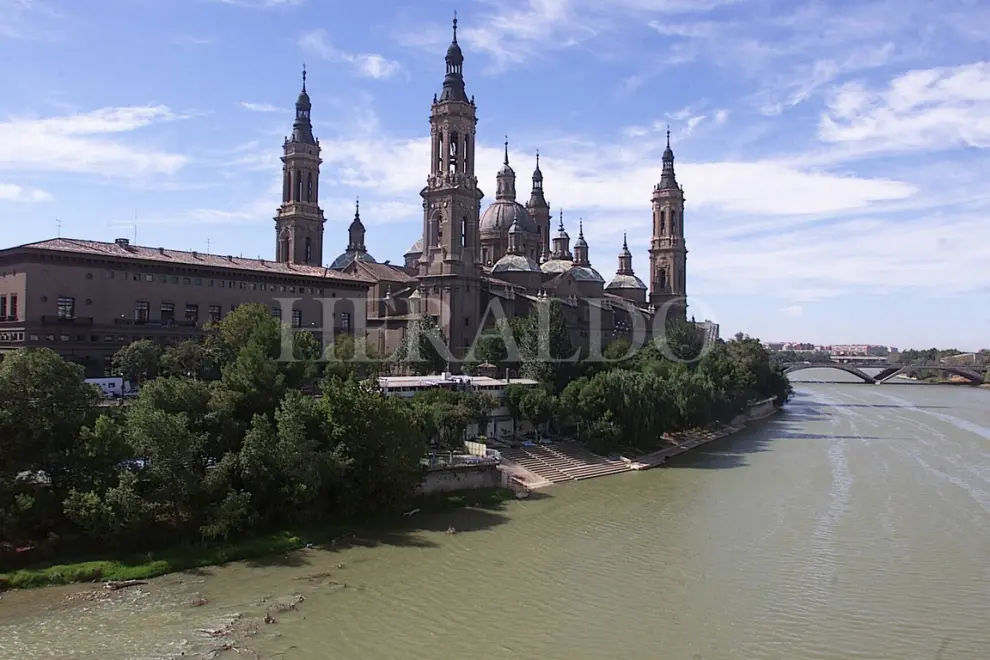 La Basílica, el ayuntamiento y el club náutico de Zaragoza