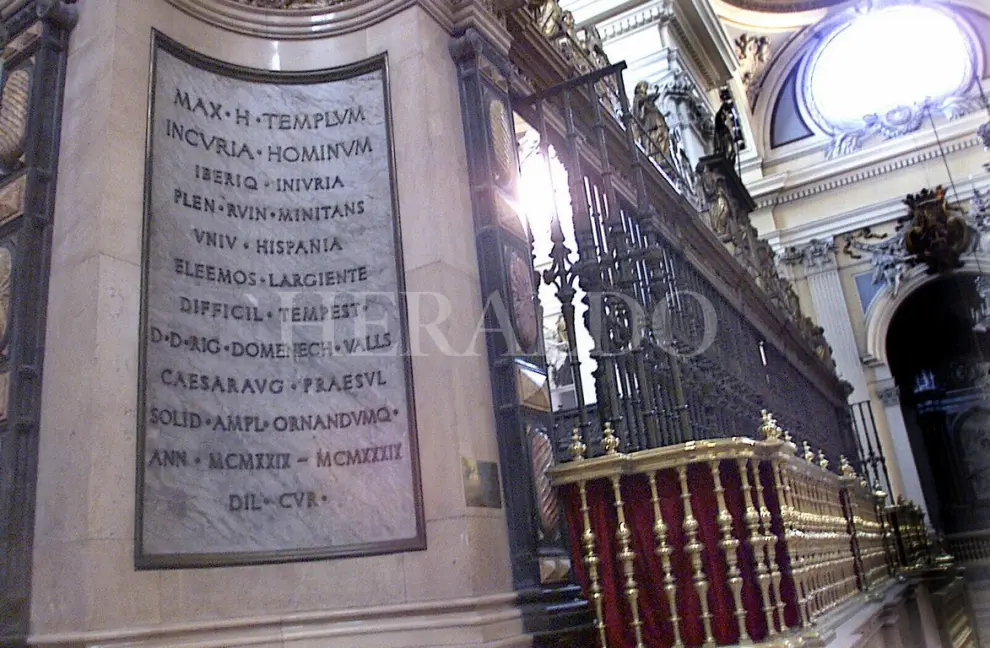 Detalles del interior de la Basílica del Pilar de Zaragoza al comienzo del milenio