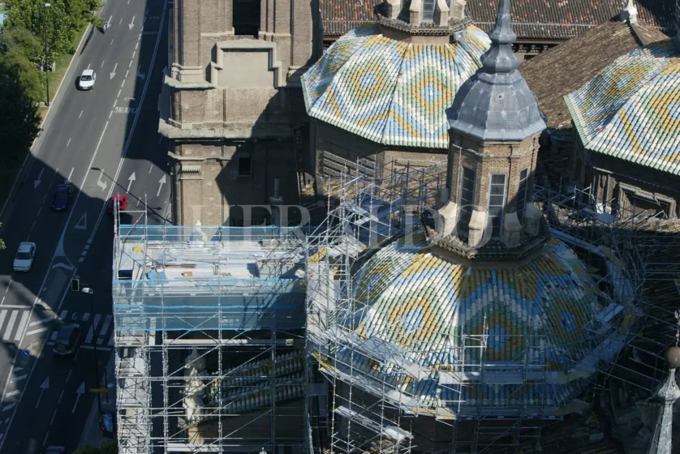 Vista aérea de las obras de reparación de la cubierta de la Basílica